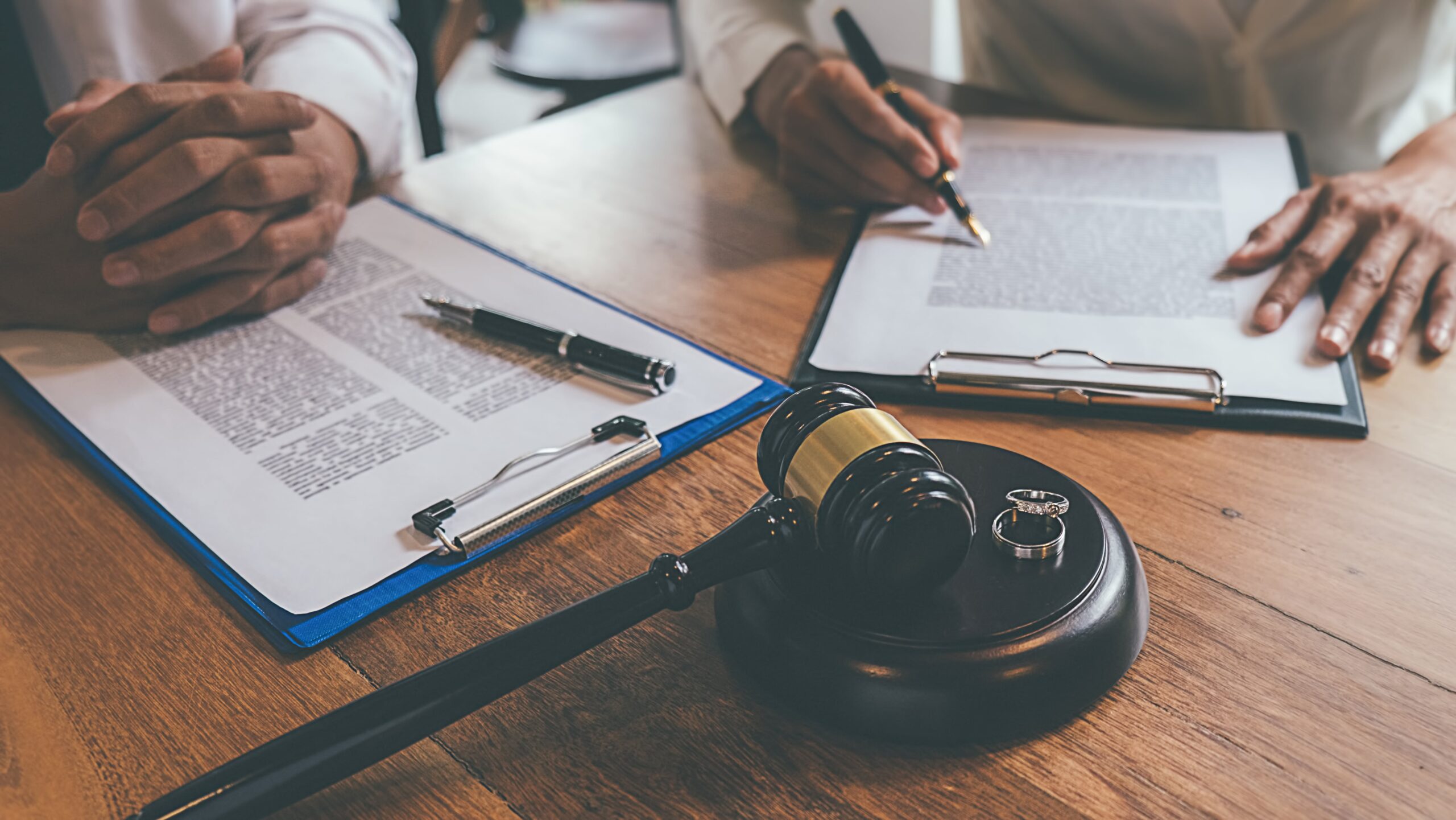 divorce lawyers